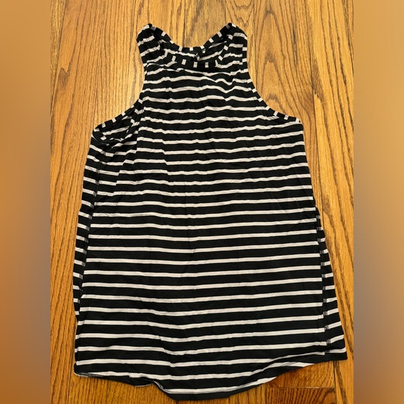 Lululemon tie back top - Picture 1 of 3